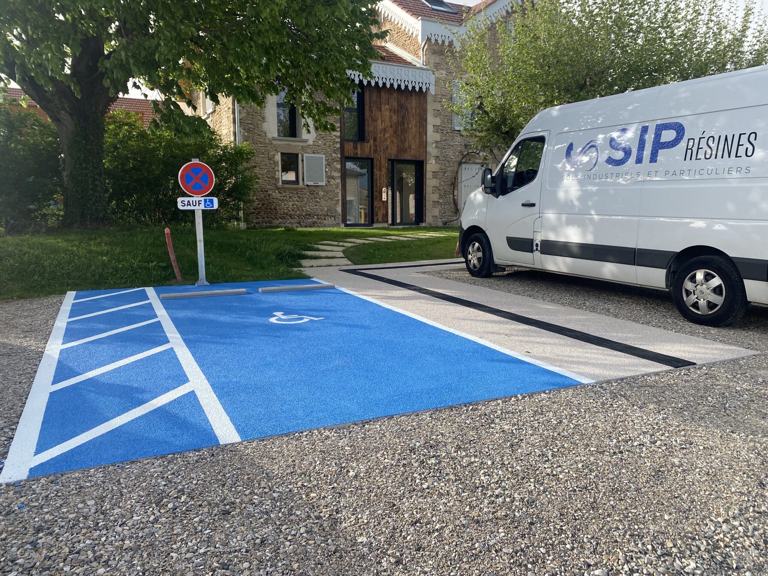 [Image de Parking et places PMR]